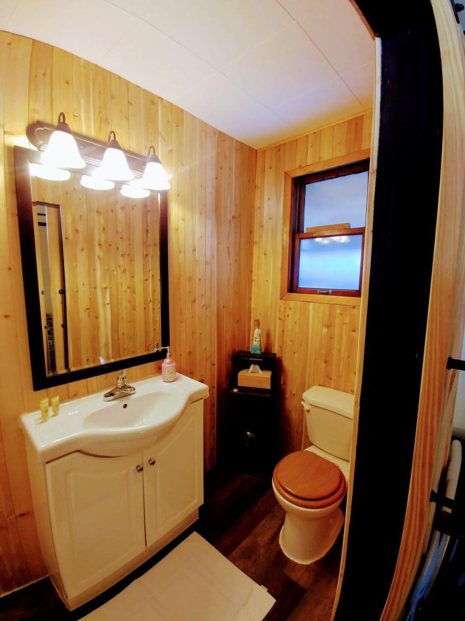 Dwight Riverside Inn Εξωτερικό φωτογραφία