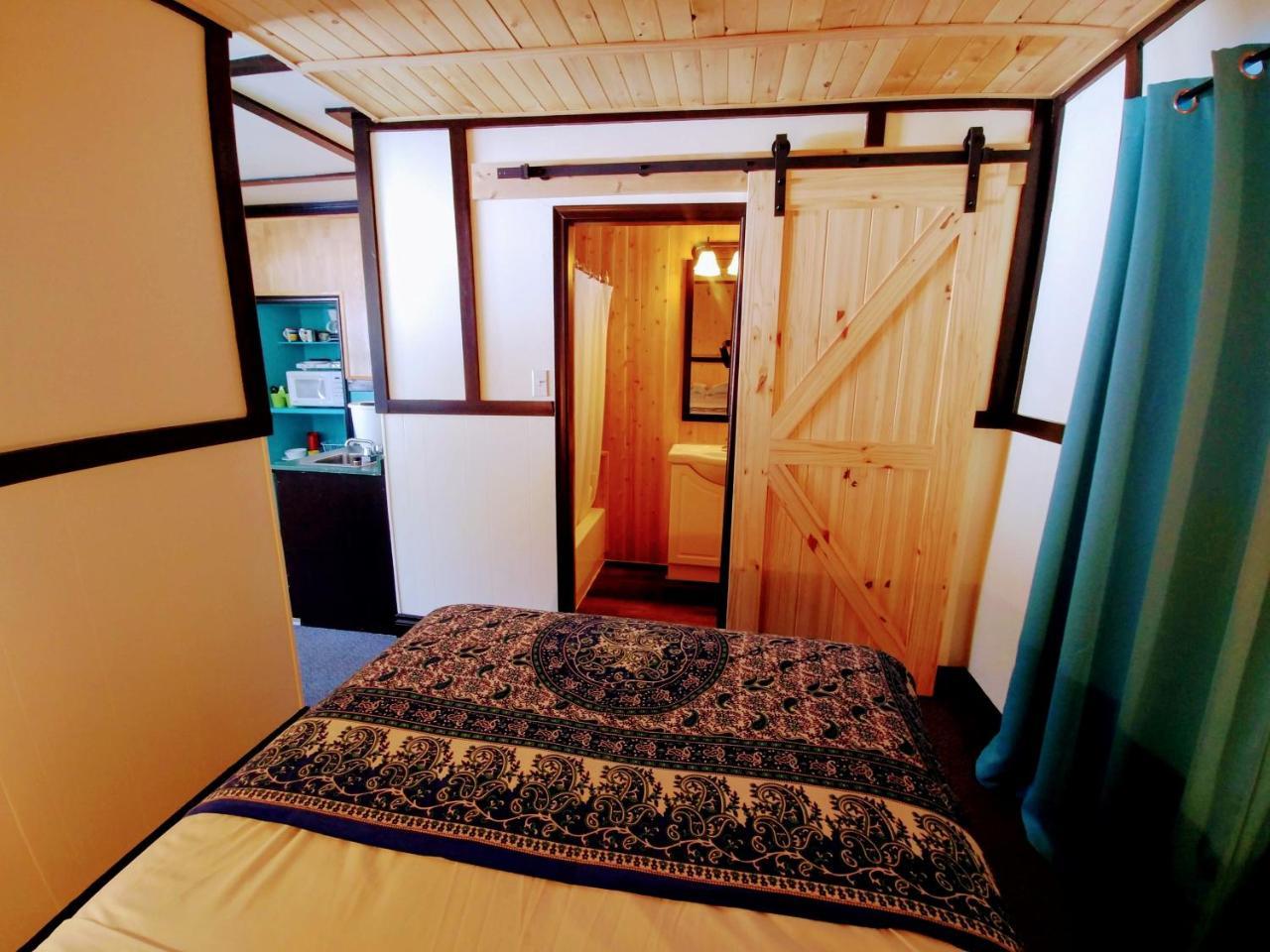 Dwight Riverside Inn Εξωτερικό φωτογραφία